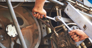 Kuo skiriasi sunkvežimių servisas pagal sutartį ir vienkartinis iškvietimas?