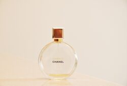Chanel kvepalų pasaulis: nuo klasikos iki šiuolaikiškumo chanel-3137307_1280
