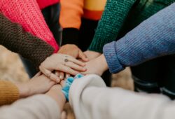 Bendruomenių patarimai ir asmeninė atsakomybė internete: kur slypi skirtumas?