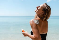 Kaip teisingai naudoti SPF ir kada atnaujinti apsaugą nuo saulės?